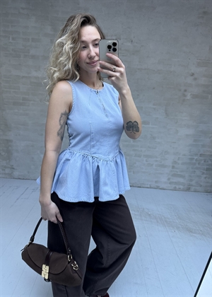 Merja top Light Denim Rinse Baum Und Pferdgarten